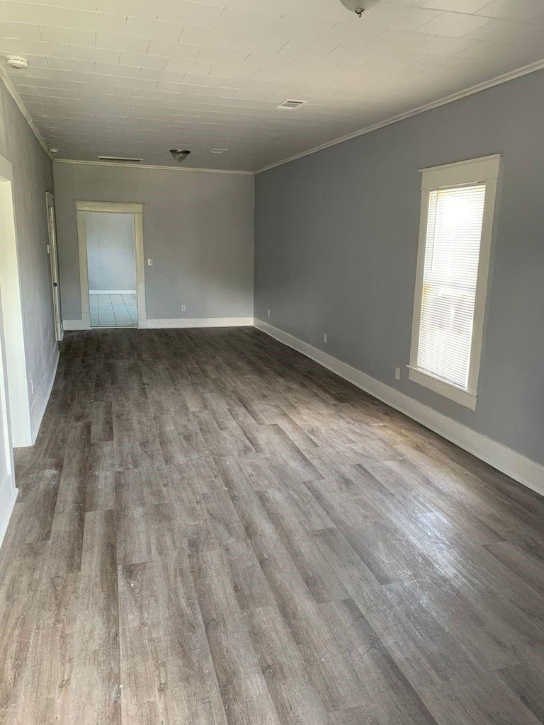 1409 10th Street - Photo 1