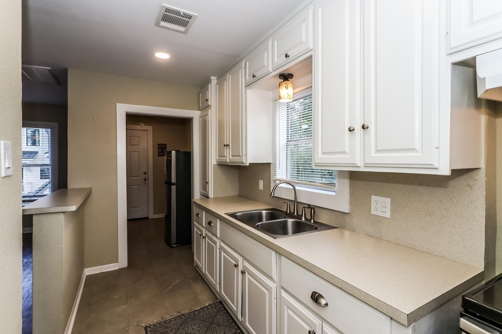 4715 Avenue P 1/2 - Photo 4