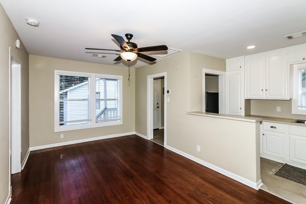 4715 Avenue P 1/2 - Photo 1
