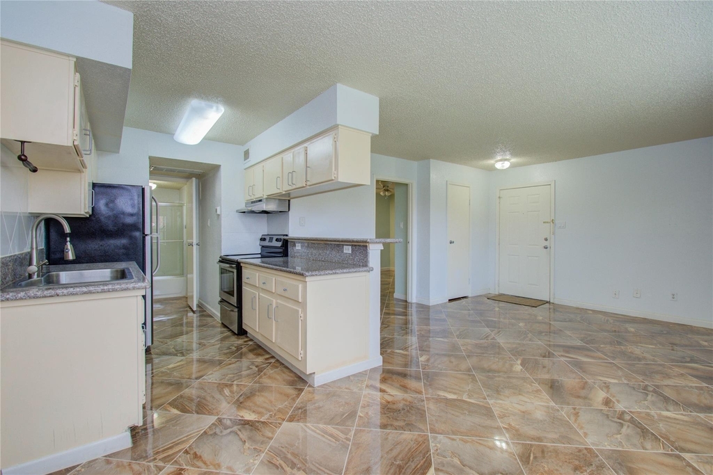 2750 Holly Hall Street - Photo 20