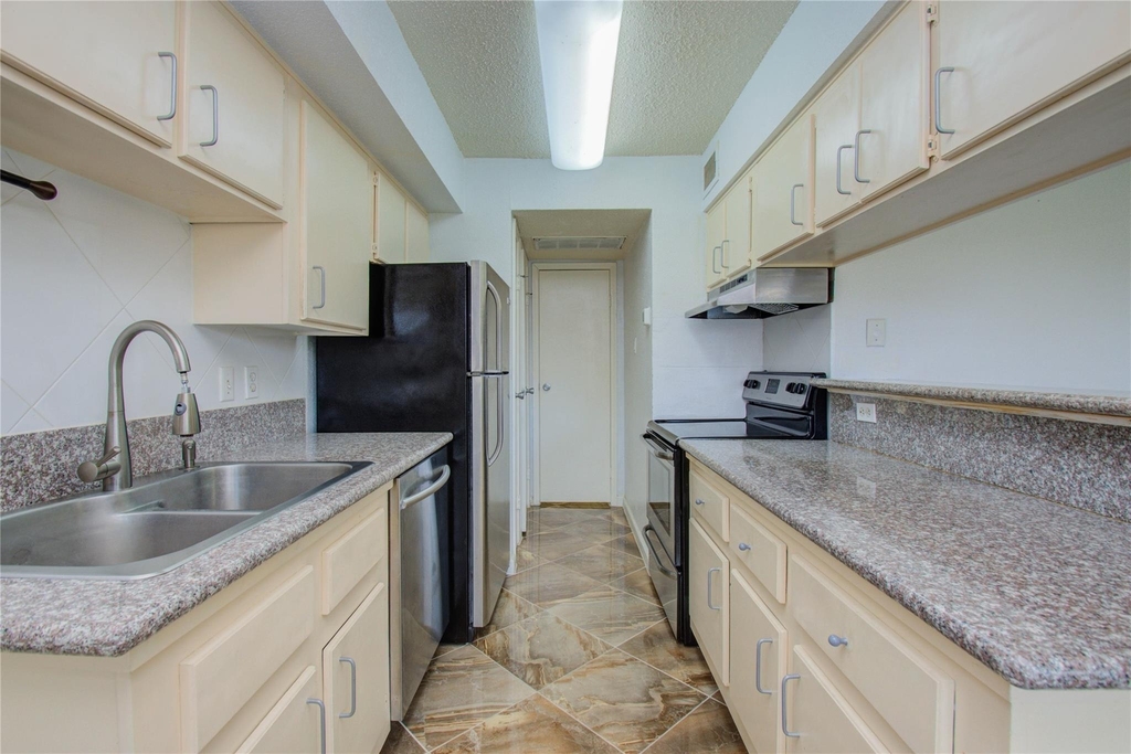 2750 Holly Hall Street - Photo 19