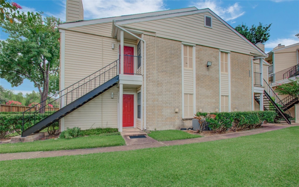 2750 Holly Hall Street - Photo 36