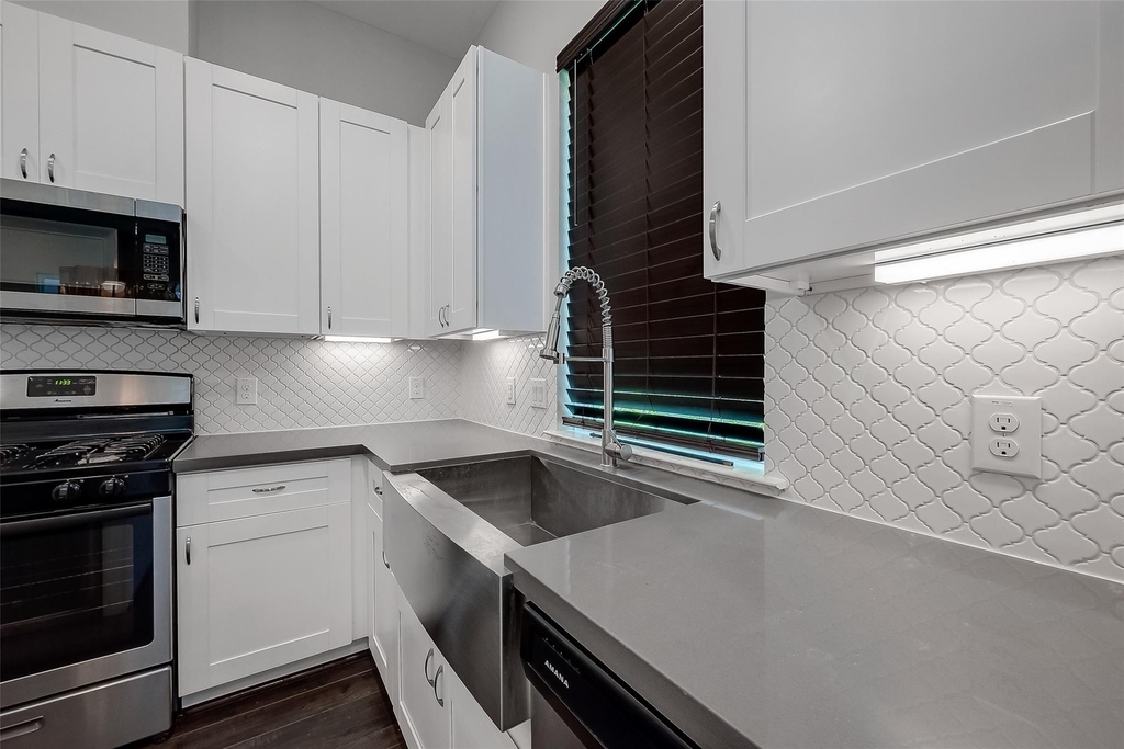 5610 Patrick Street - Photo 6