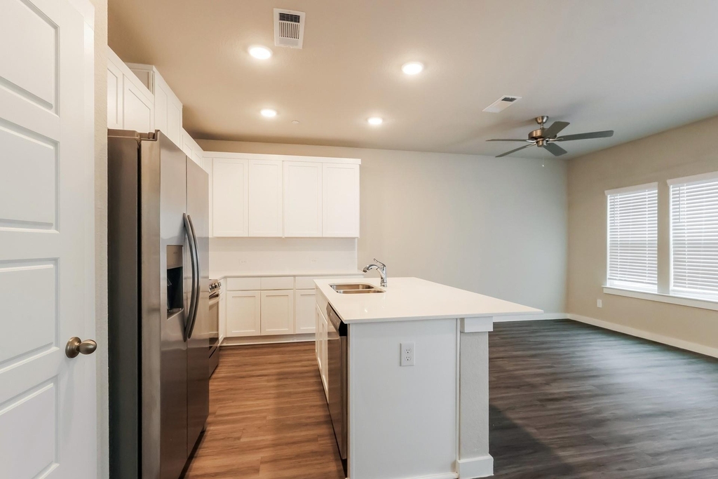 373 N Centro Circle - Photo 9