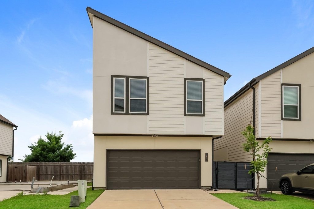 373 N Centro Circle - Photo 0