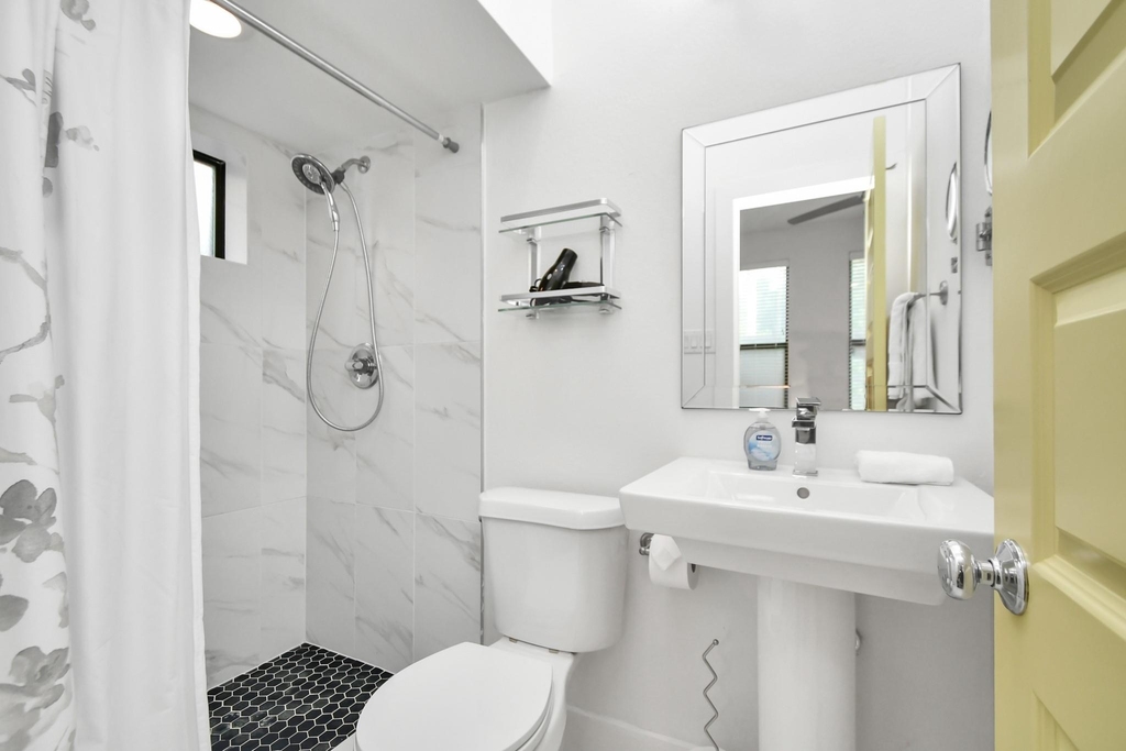 1705 Dunlavy Street - Photo 8