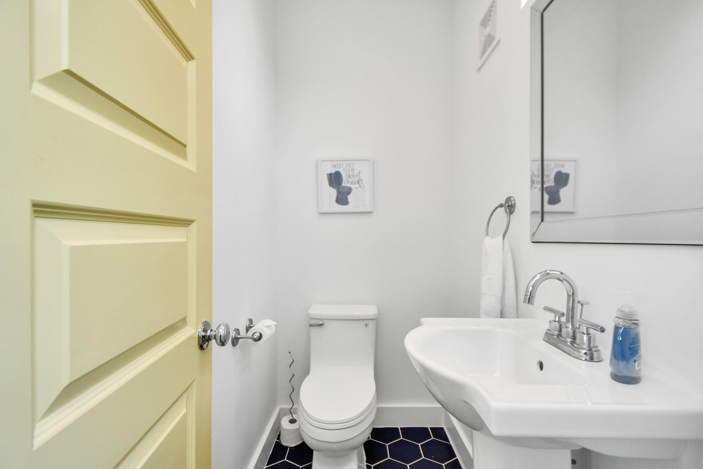 1705 Dunlavy Street - Photo 6