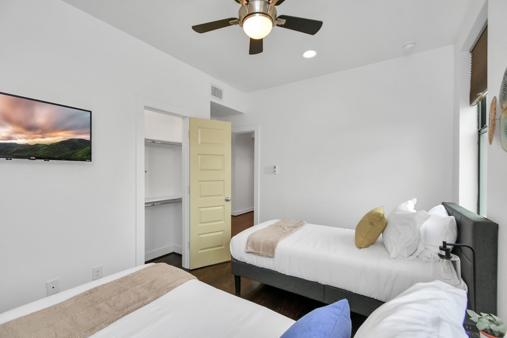 1705 Dunlavy Street - Photo 40