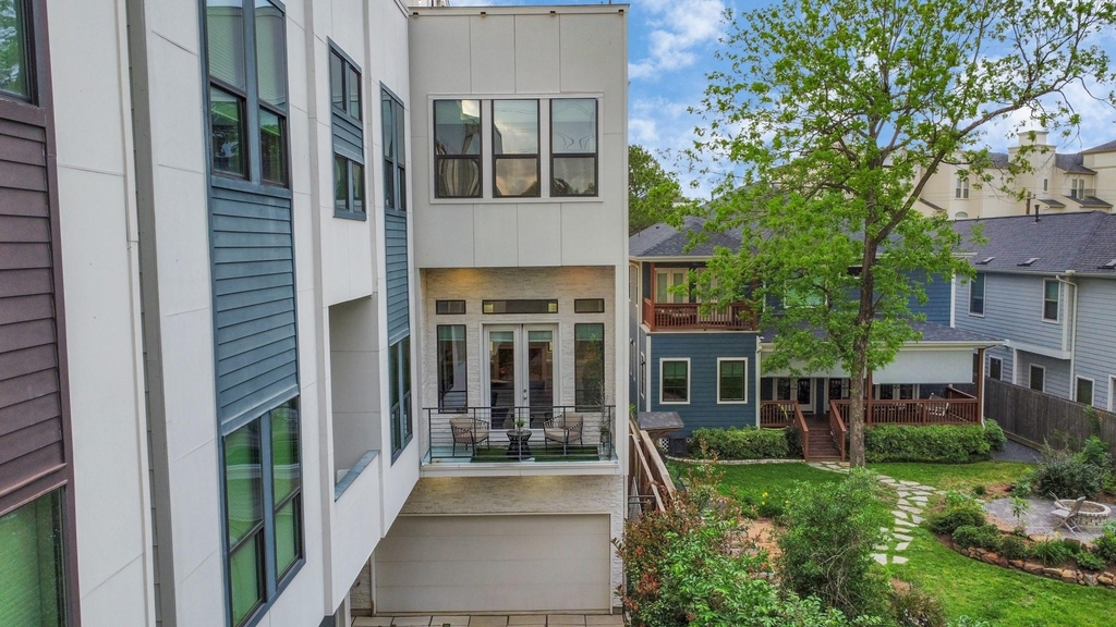 1705 Dunlavy Street - Photo 0