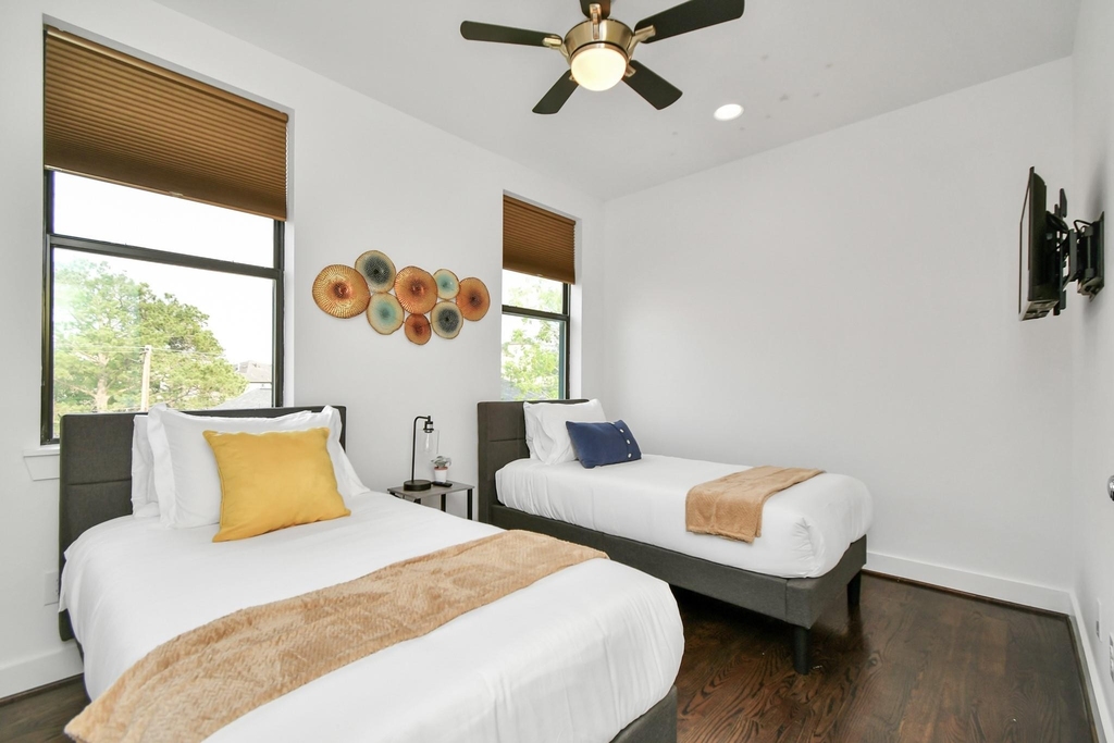 1705 Dunlavy Street - Photo 39