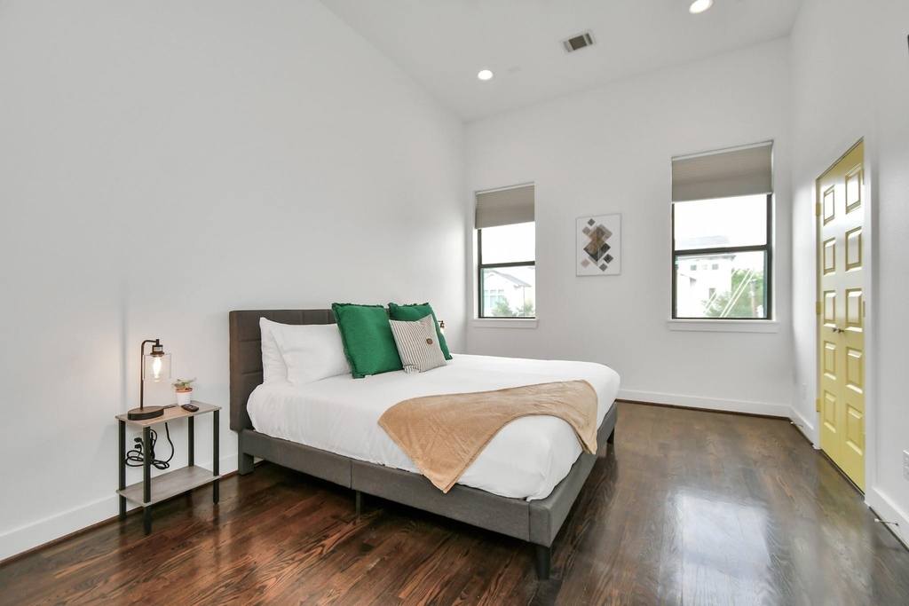 1705 Dunlavy Street - Photo 28