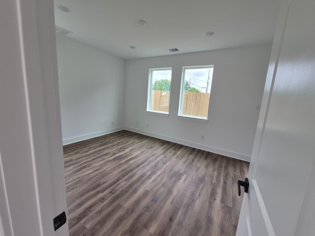 3213 St Emanuel Streets - Photo 7