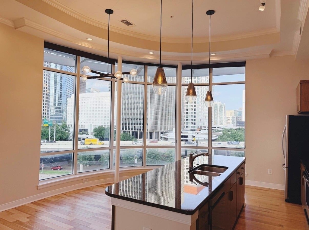 300 St Joseph Parkway - Photo 2