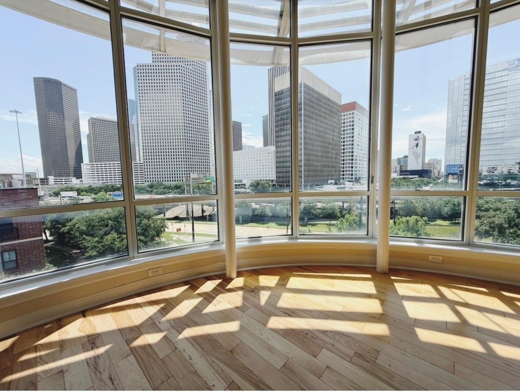 300 St Joseph Parkway - Photo 3