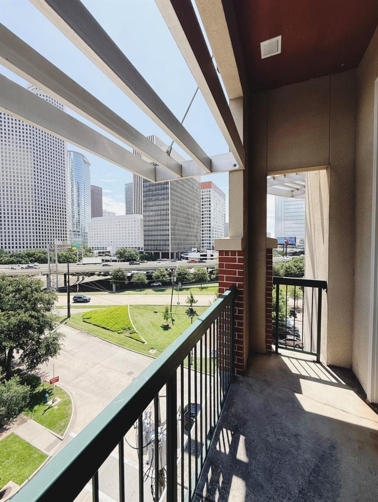 300 St Joseph Parkway - Photo 9