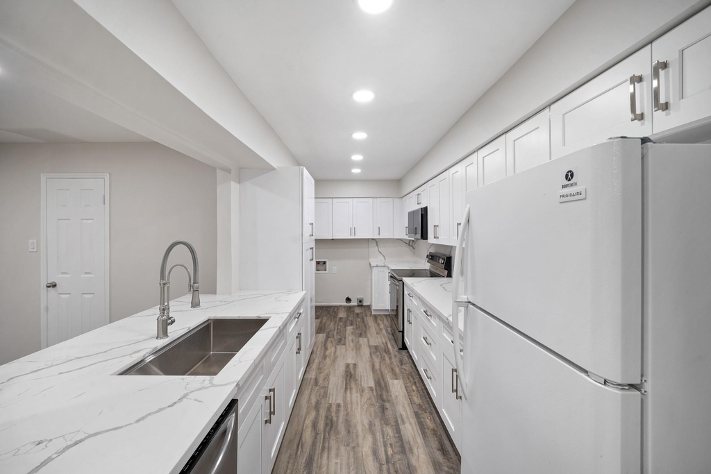 357 N Post Oak Lane - Photo 5