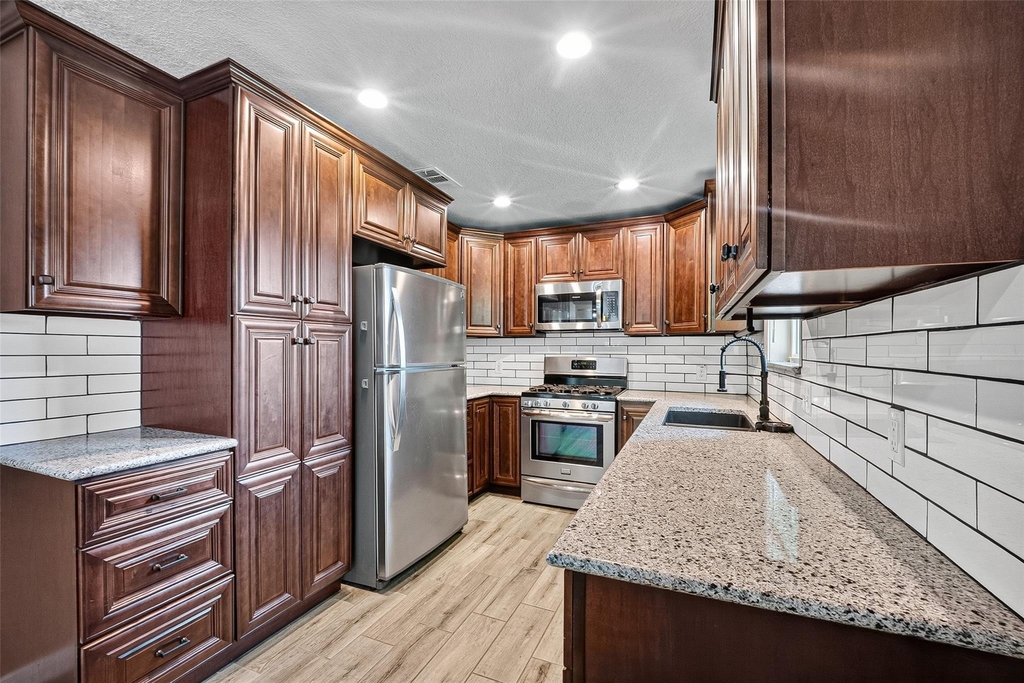 11911 24th Street - Photo 7