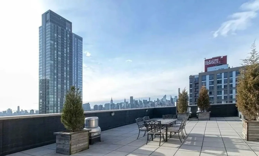 24-15 Queens Plaza North - Photo 5