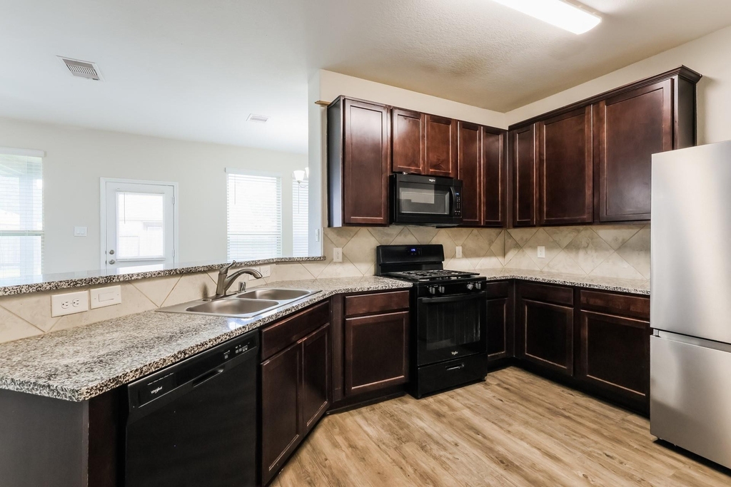 15141 Meadow Glen S - Photo 7