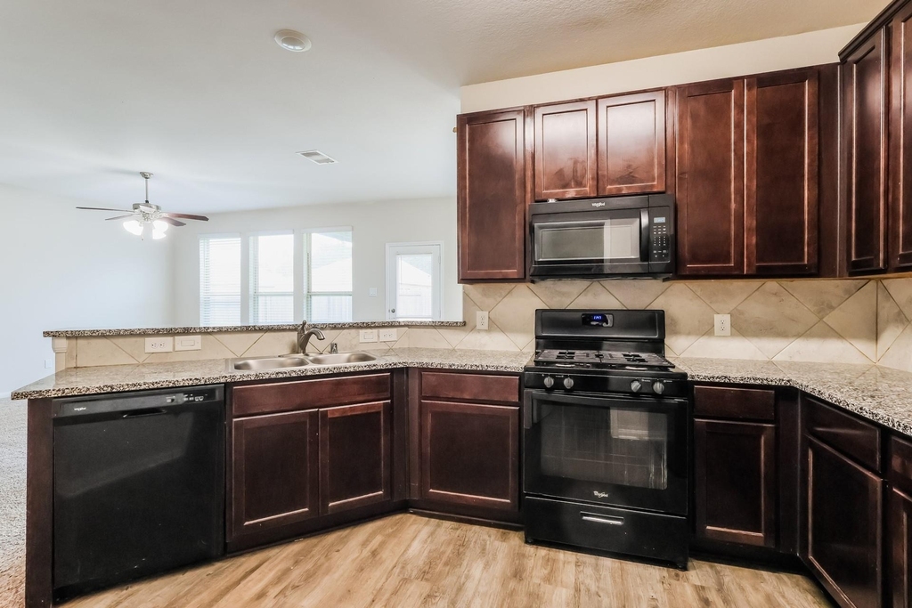 15141 Meadow Glen S - Photo 8