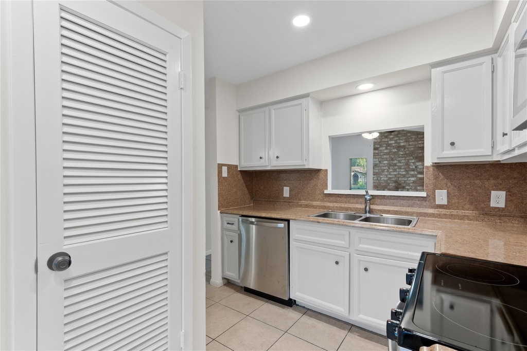 9306 Tooley Drive - Photo 10