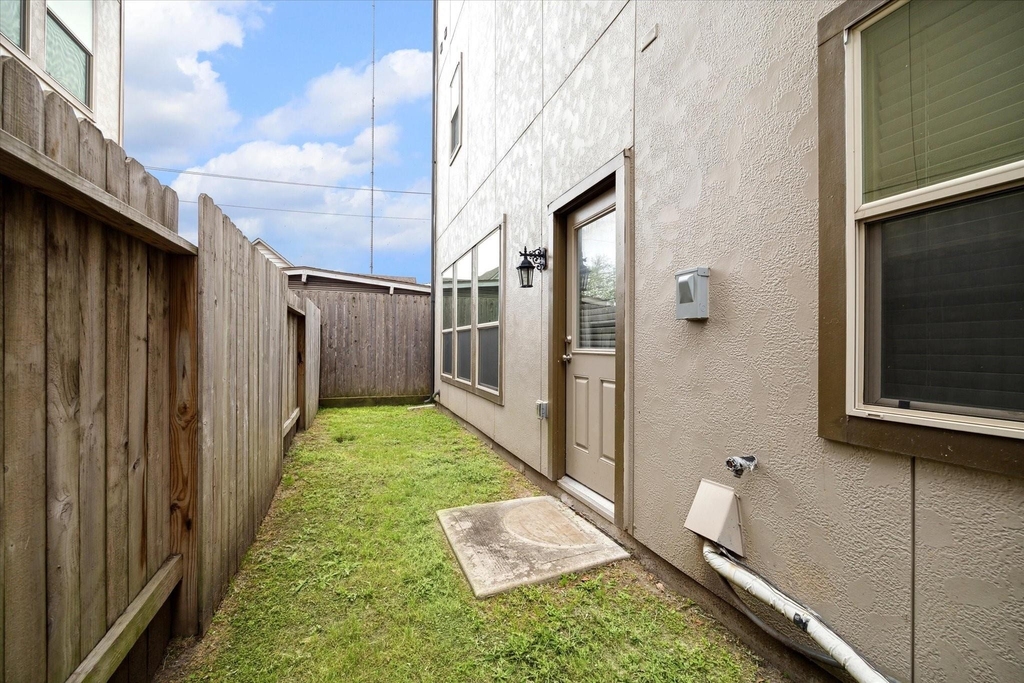430 N Live Oak Street - Photo 19