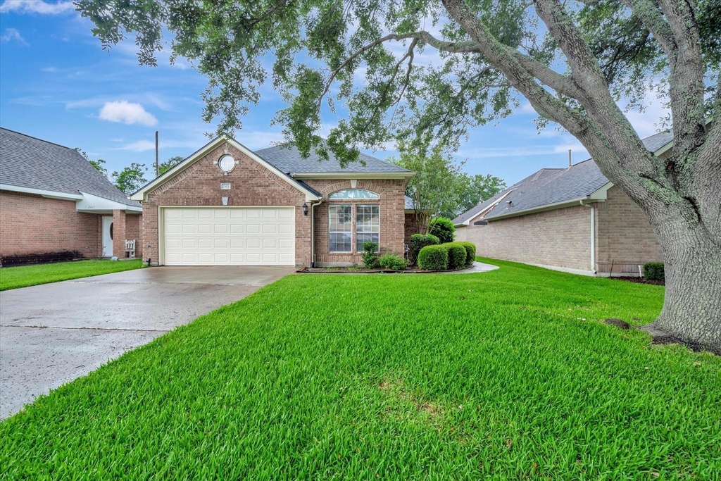 2421 Baycrest Drive - Photo 0