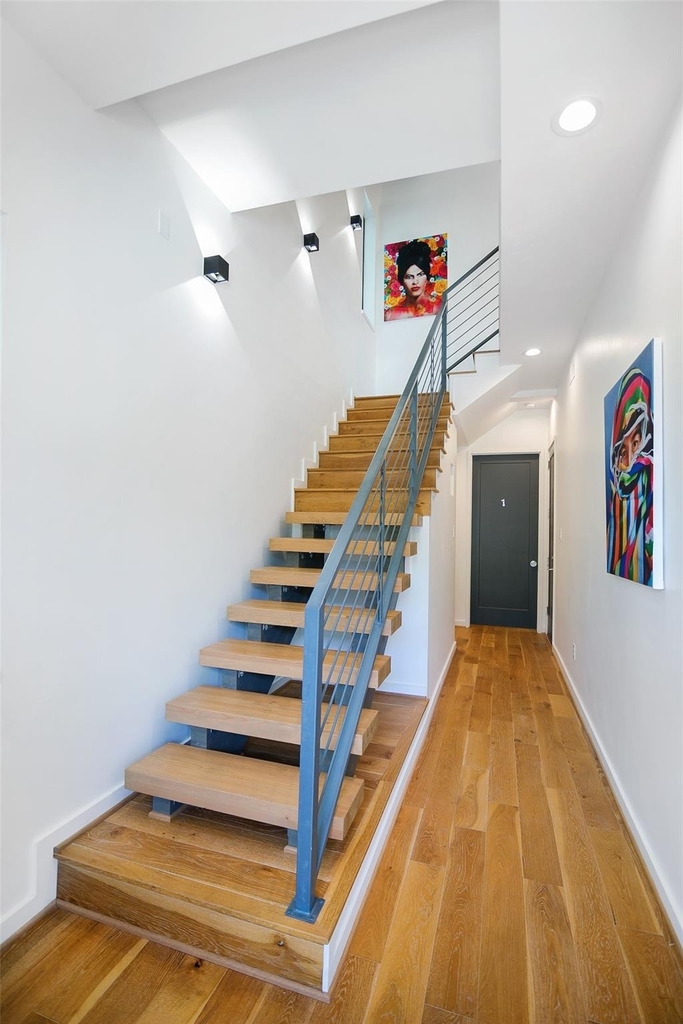 511 Memorial Heights Drive - Photo 3