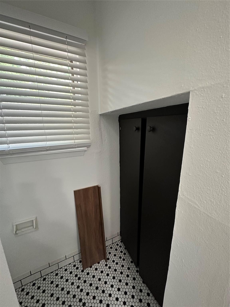 1906 Binz Street - Photo 7