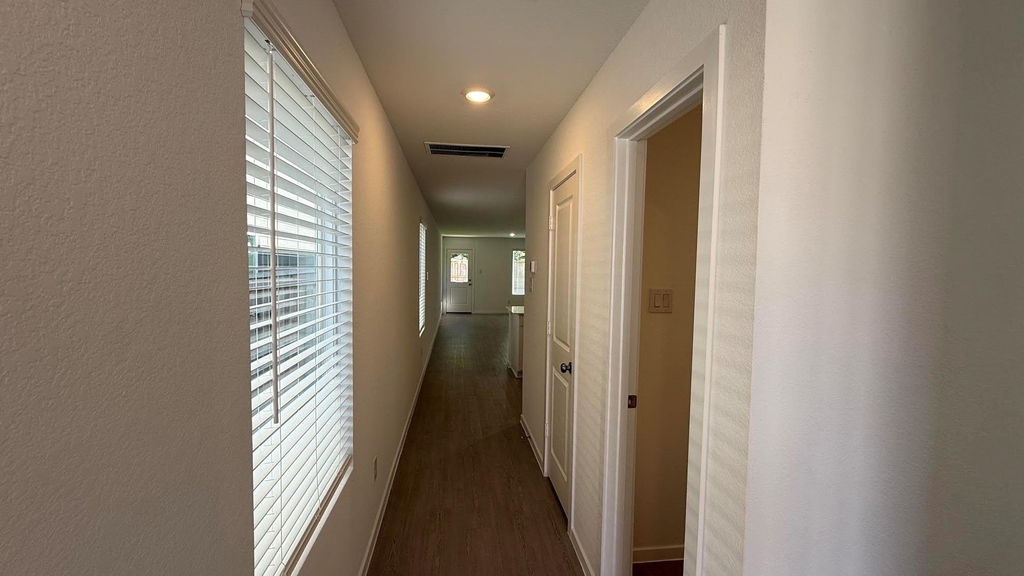 912 Pertuso Lane - Photo 2
