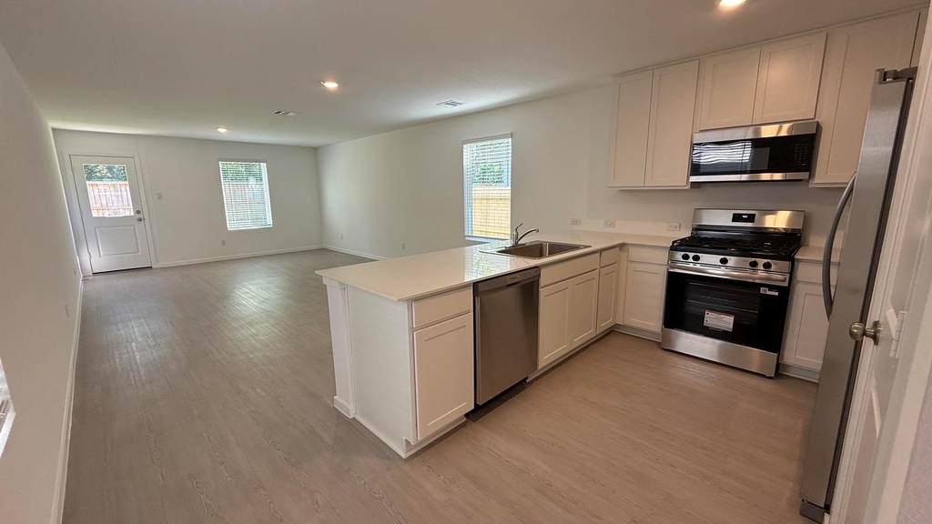 912 Pertuso Lane - Photo 3