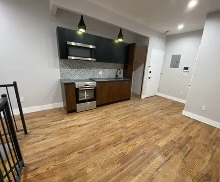 325 Putnam Avenue - Photo 0