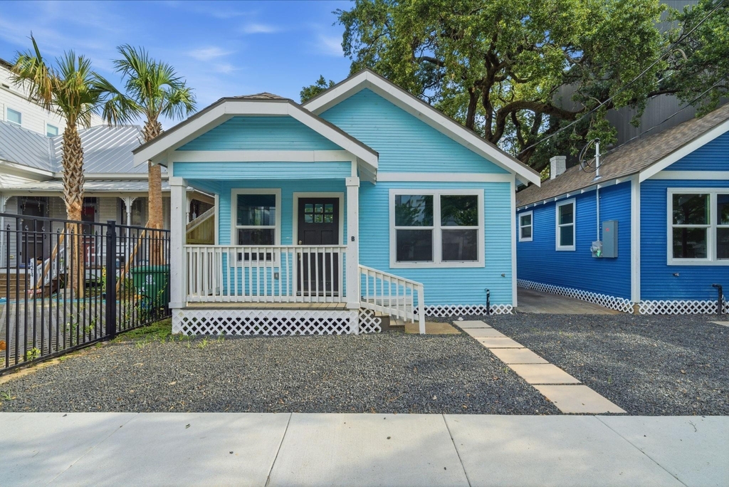 1210 Crockett Street - Photo 0