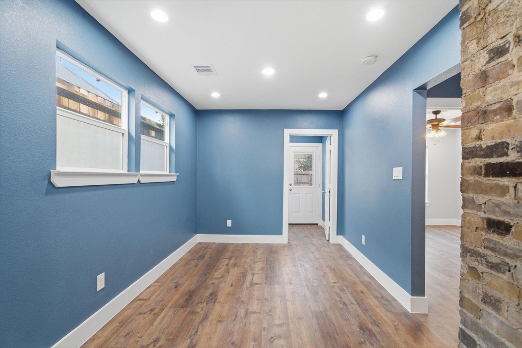 1210 Crockett Street - Photo 10