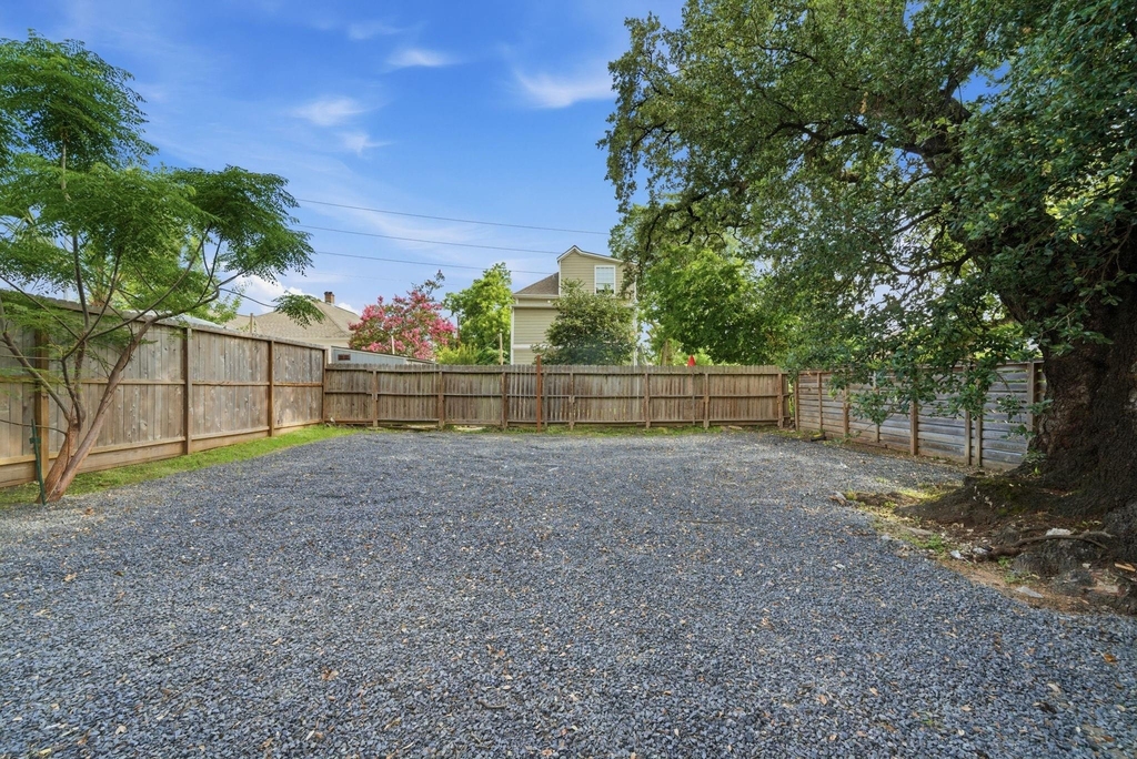 1210 Crockett Street - Photo 16