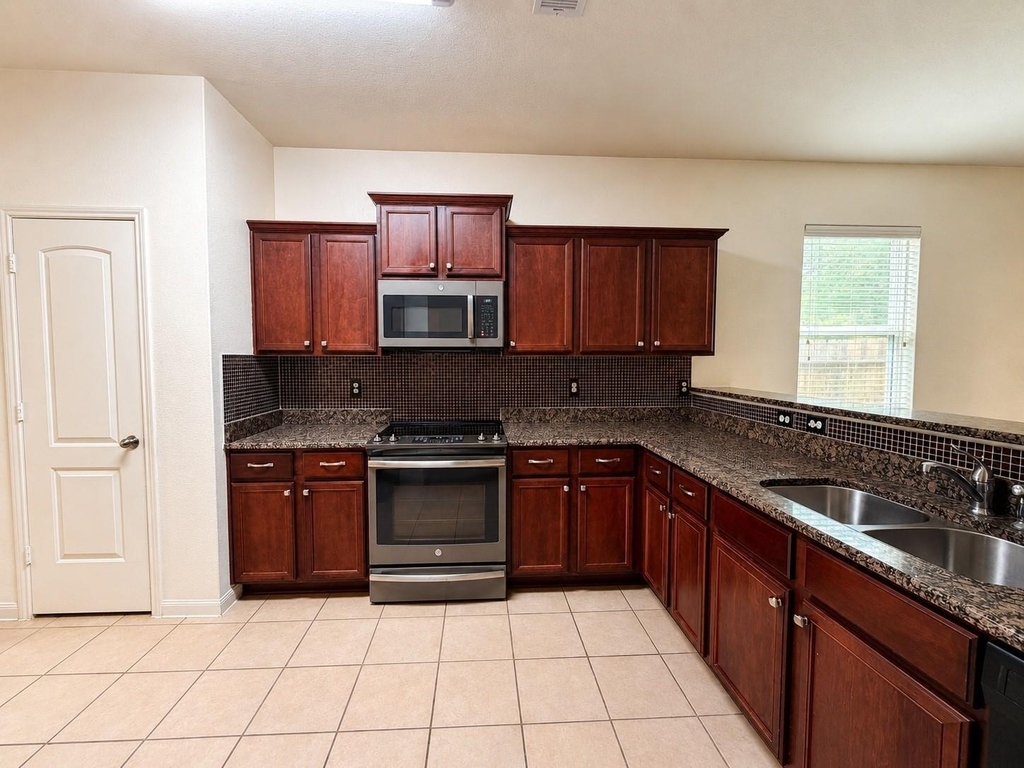 8739 Leclaire Meadow Drive - Photo 4