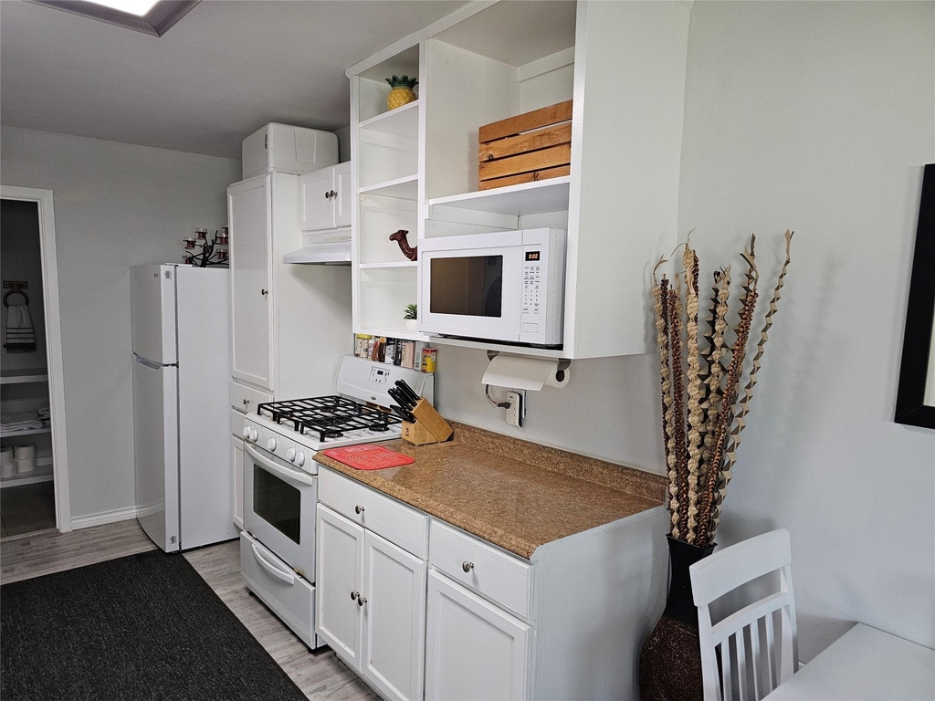 503 Lakeland Drive - Photo 3