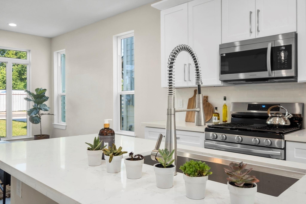 8016 Willow Street - Photo 8