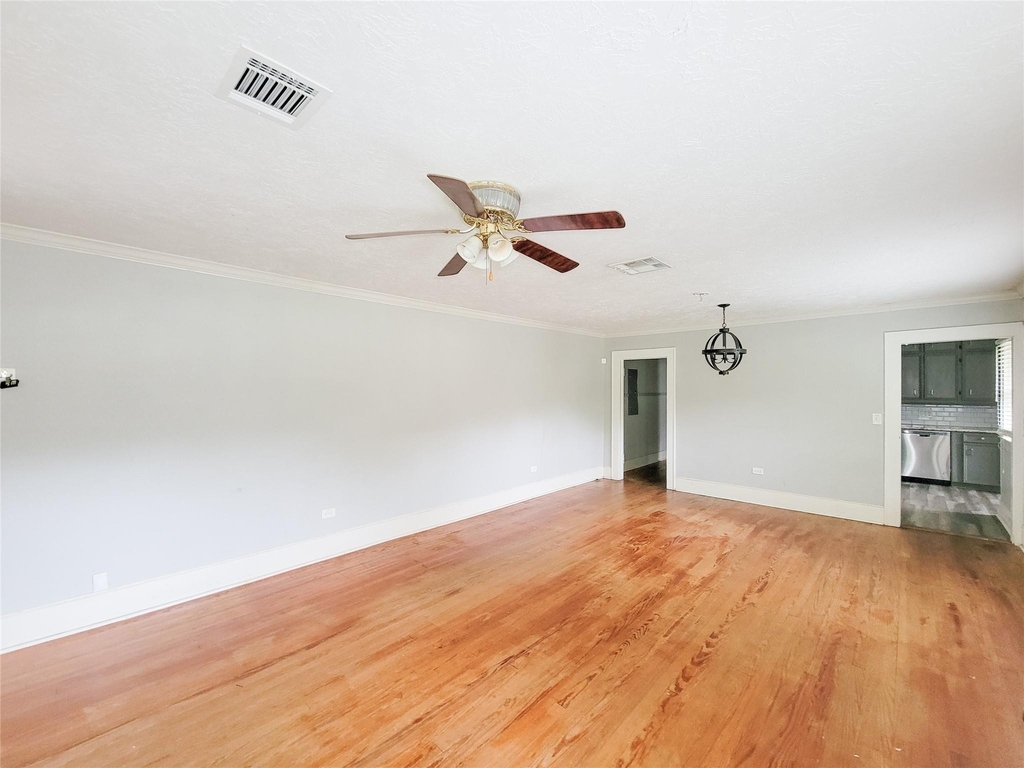 508 W Lang - Photo 4