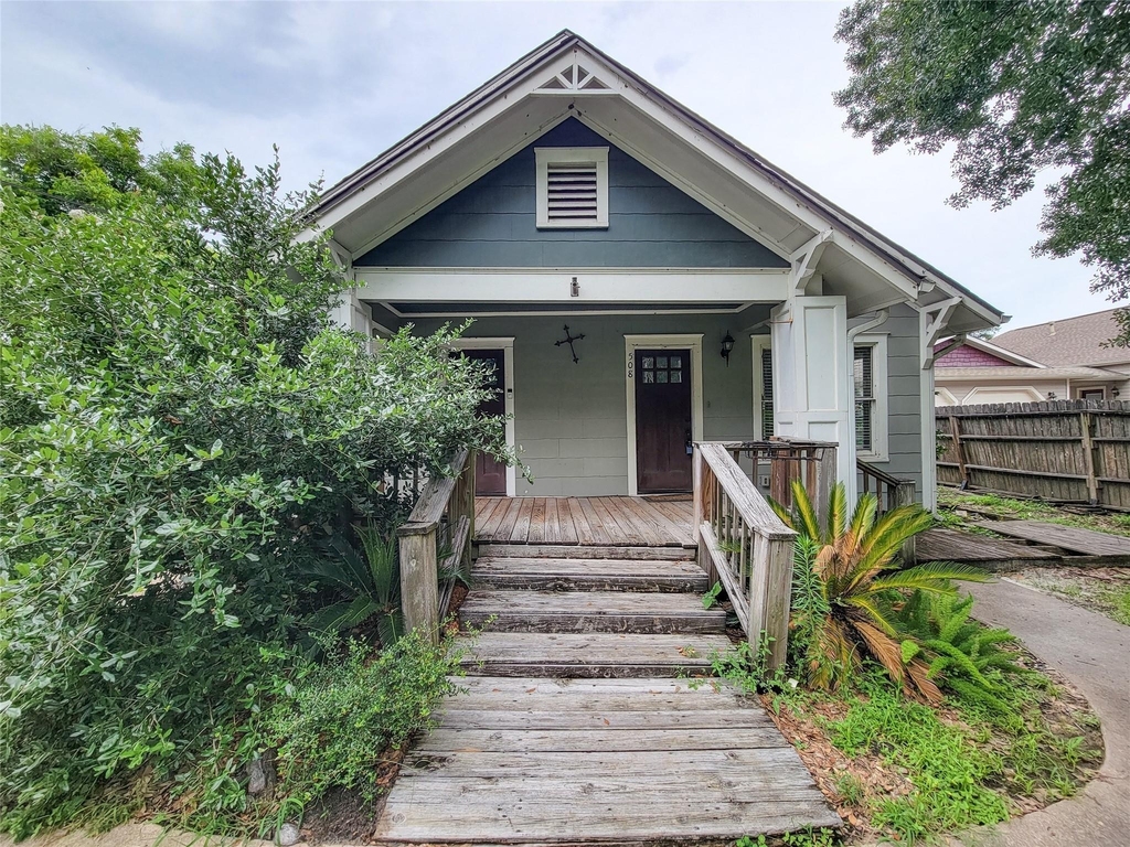 508 W Lang - Photo 0