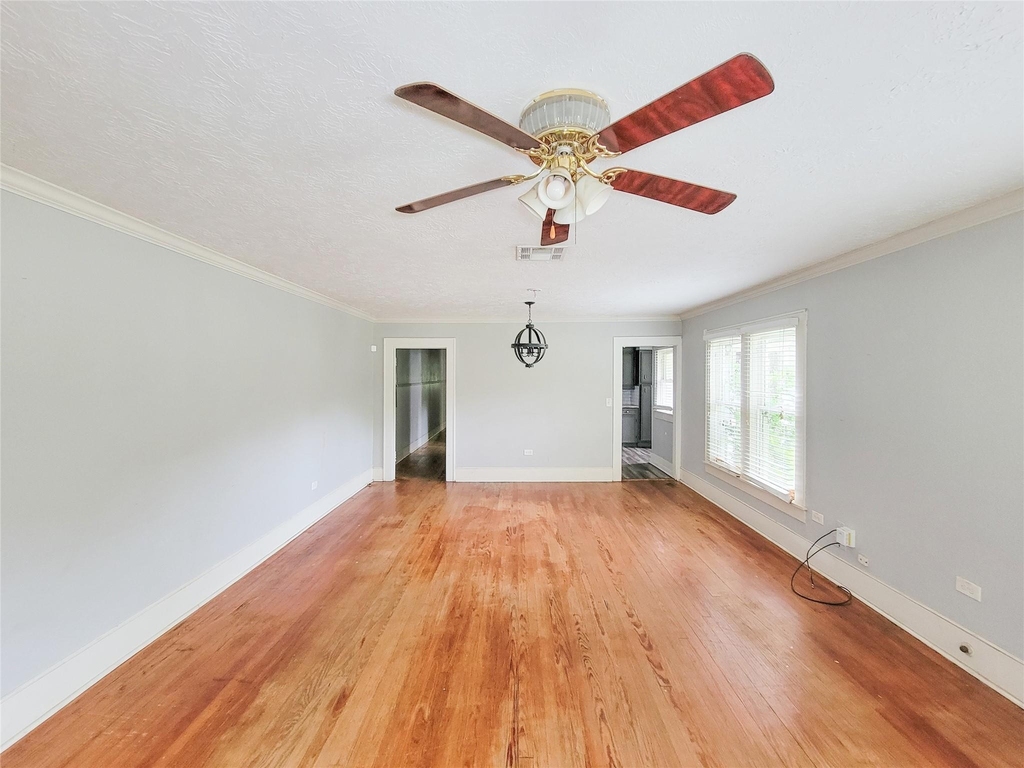 508 W Lang - Photo 2
