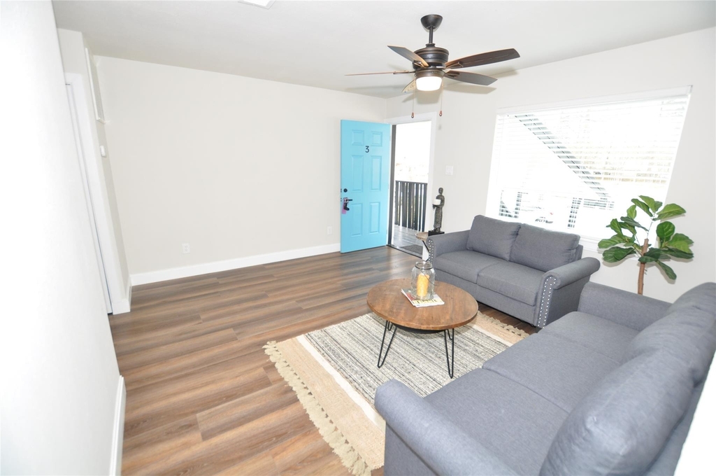 2655 Fountain View Street - Photo 5