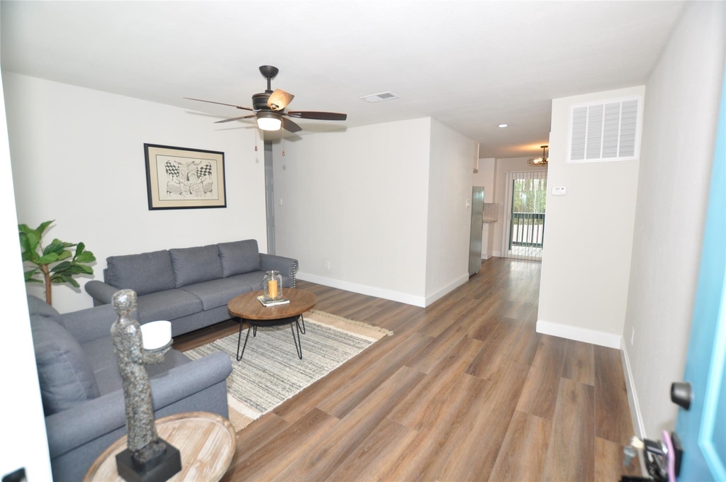 2655 Fountain View Street - Photo 3