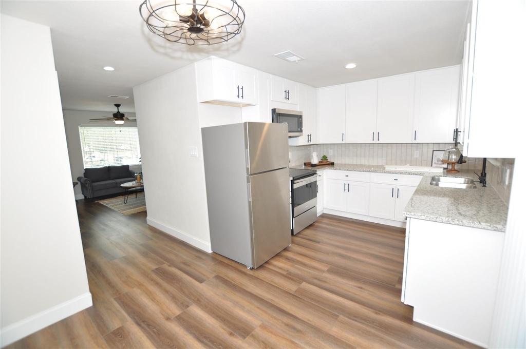2655 Fountain View Street - Photo 6