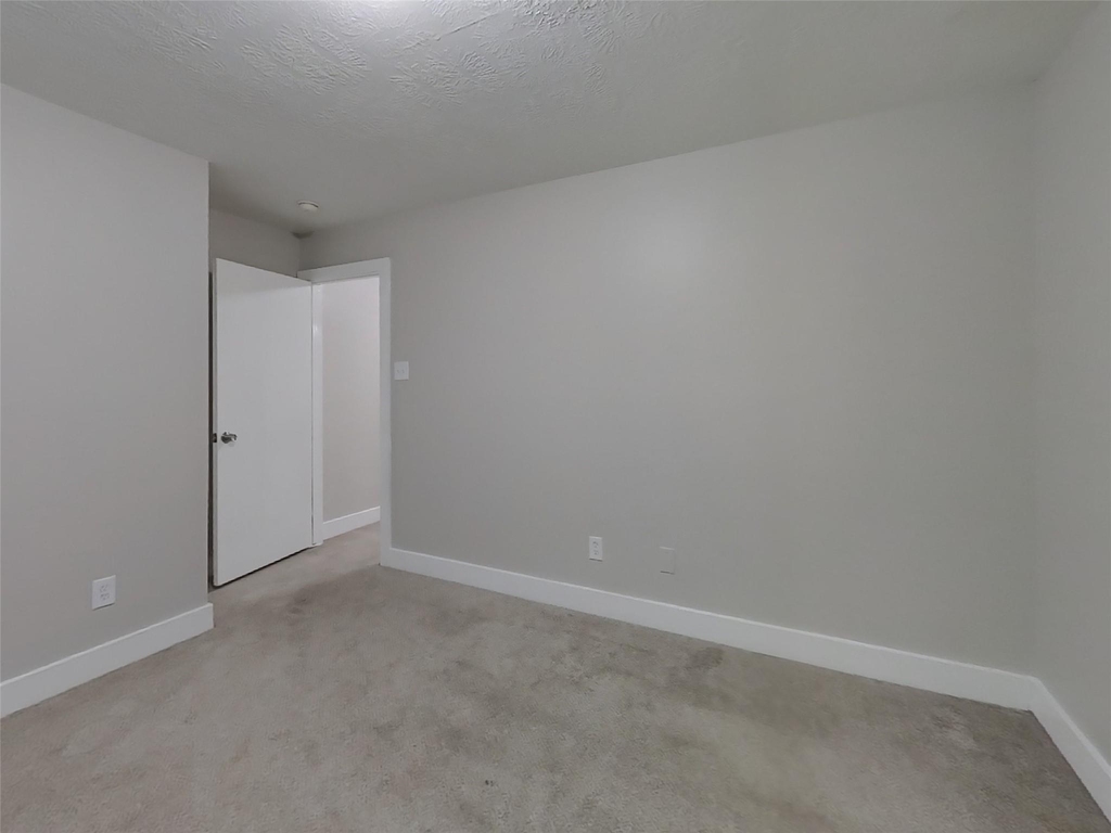18167 Woodsdale Court - Photo 9