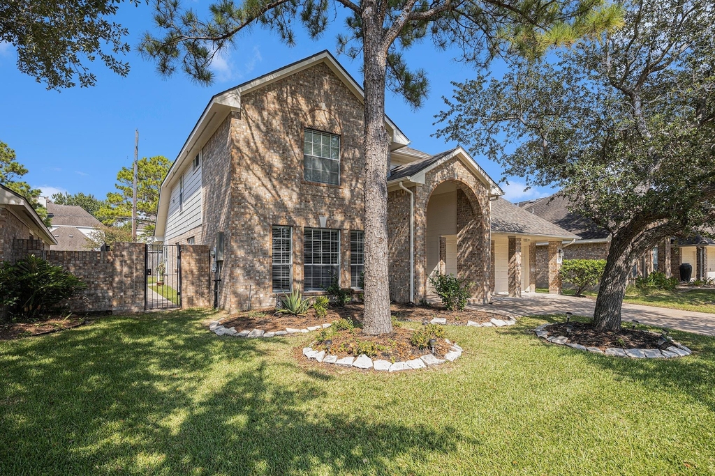 3603 Ne Beacon Hill Drive - Photo 1