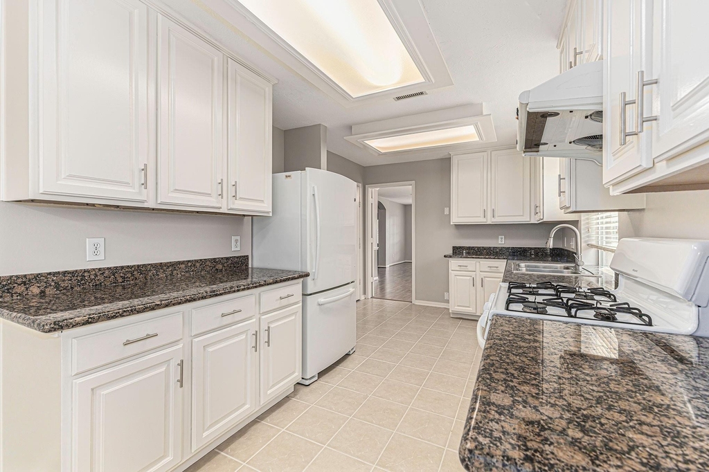 3603 Ne Beacon Hill Drive - Photo 12