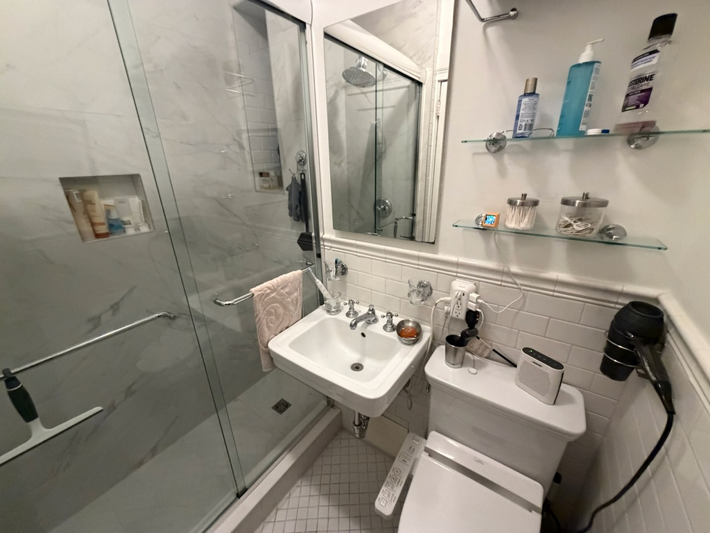 234 West 16th Street - Photo 4