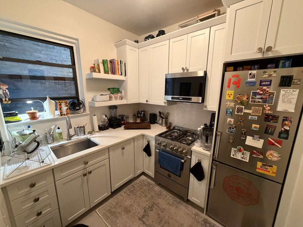 234 West 16th Street - Photo 3
