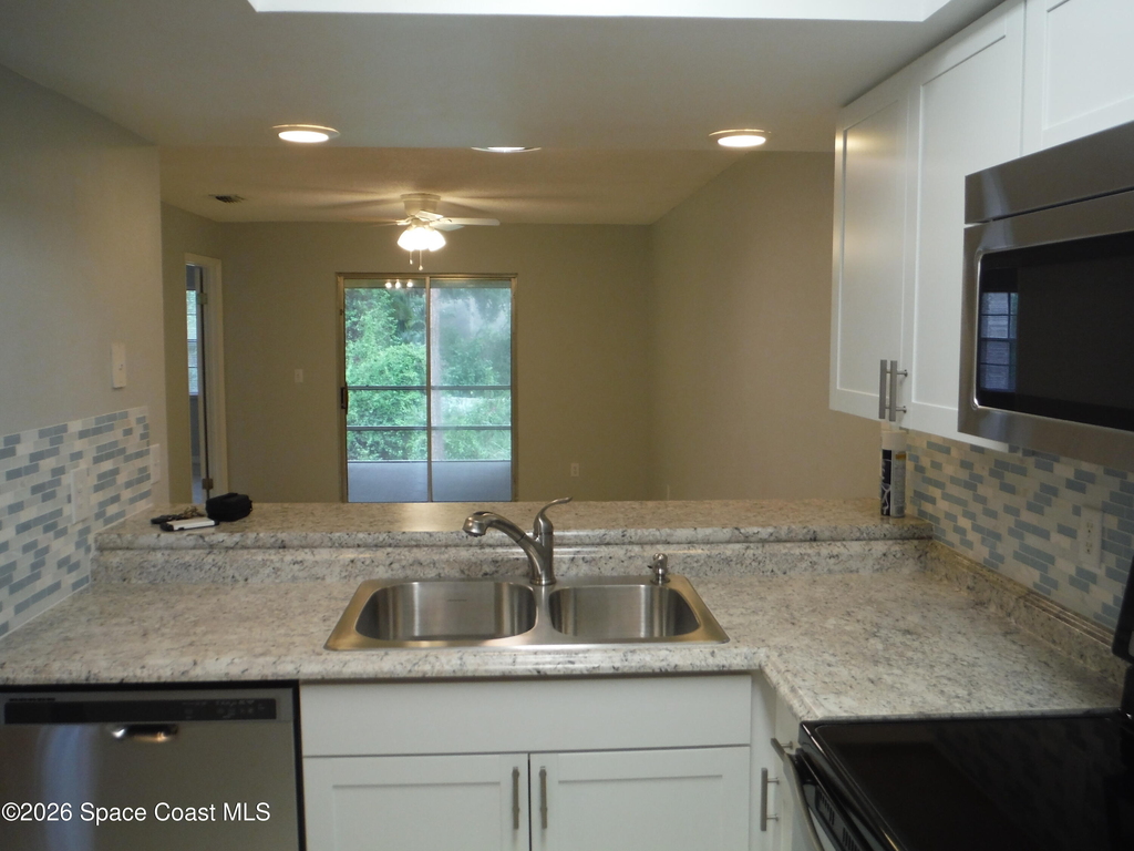 3035 Sir Hamilton Circle - Photo 6